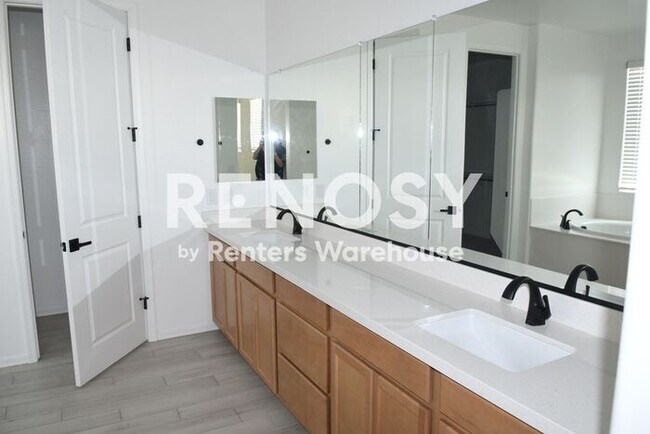Building Photo - Almost New 4 Br+Den+Loft 3.5 Ba 3 Cg in Sienna Hills Next to Verrado in Buckeye
