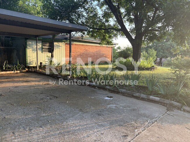 Building Photo - 1501 Briarwood Blvd