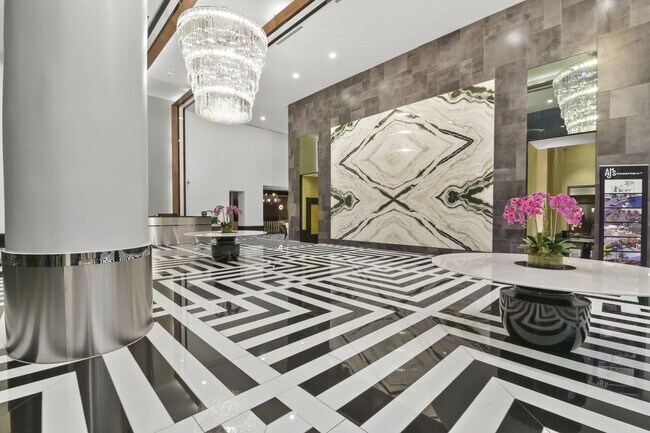 Building Photo - Stunning high rise unit in the affluent River Oaks District!