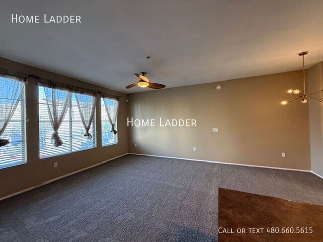 Building Photo - 2402 E 5th St