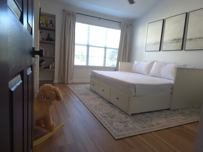 Building Photo - 1000 Mallery St Ext