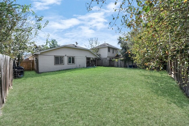 Building Photo - 20919 New Leaf Ct