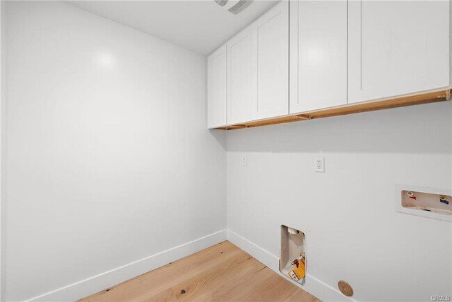 Building Photo - 207 W Avenida San Antonio