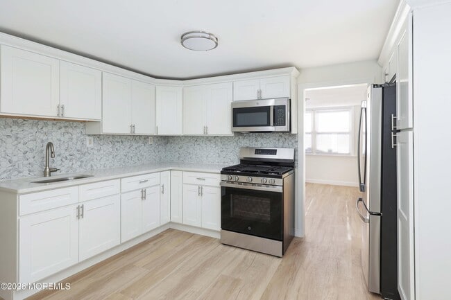 Building Photo - 127 7th St