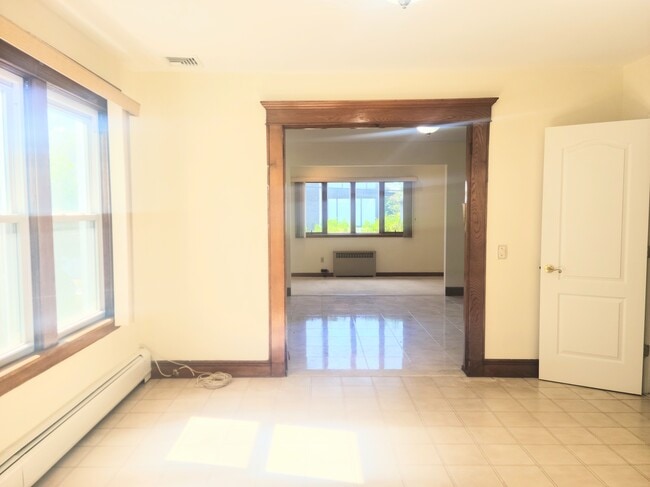 Building Photo - 428 Highland Ave