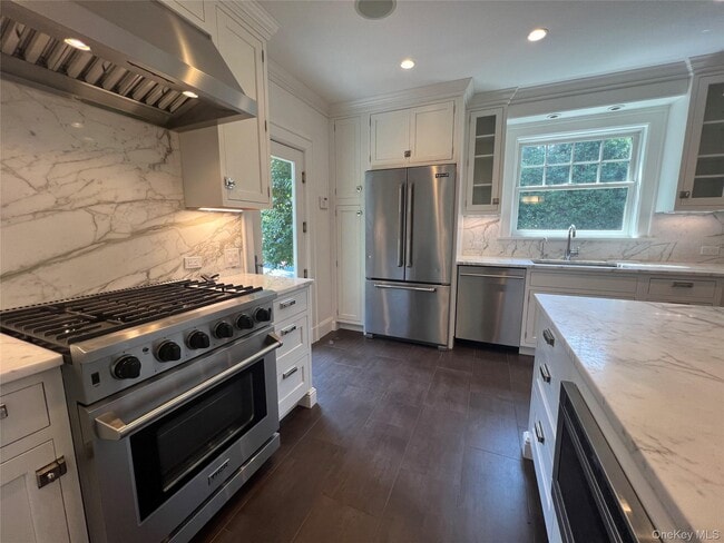 Building Photo - 36 Midland St