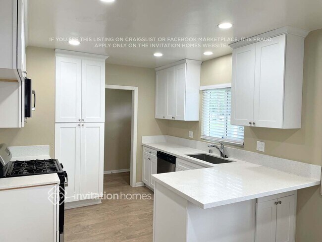 Building Photo - 2882 David St