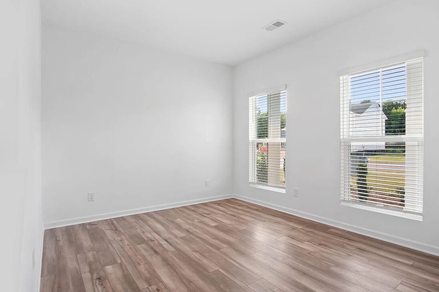 Building Photo - Room in House on Starmoss Ln