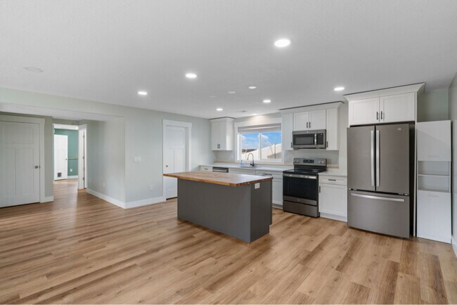 Building Photo - 1015 W 3000 N