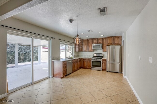 Building Photo - 3055 S Topaz Rd