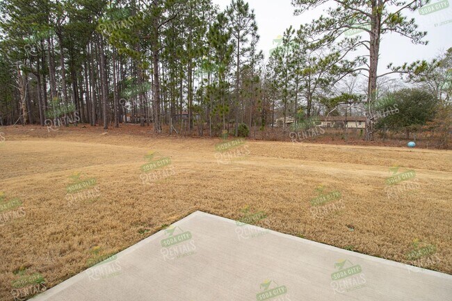 Building Photo - Modern 4 Bedroom Home ~ Minutes to Fort Jackson ~ Available June 2026!