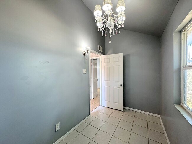 Building Photo - West El Paso 4 Bed/2Bath