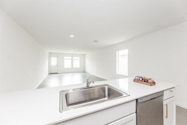 Building Photo - 6822 Date Palm Dr