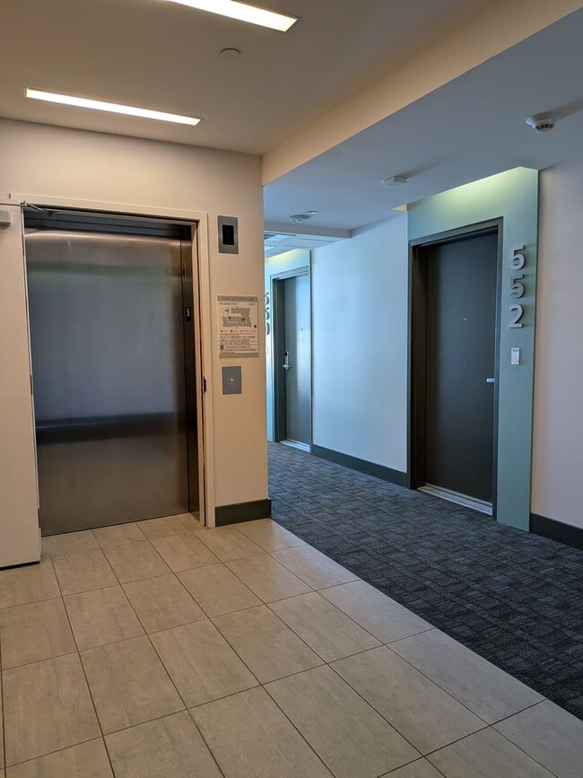 Building Photo - Studio Apartment Home on Top Floor with views of City Hall!