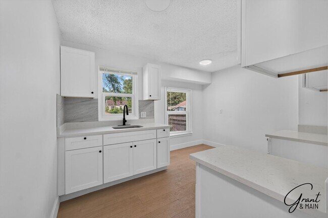 Building Photo - 3 Bedroom - 1 Bath - Warrendale - $1450
