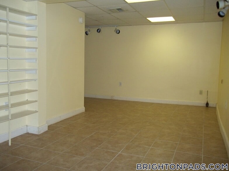 Building Photo - 191 Kenrick St