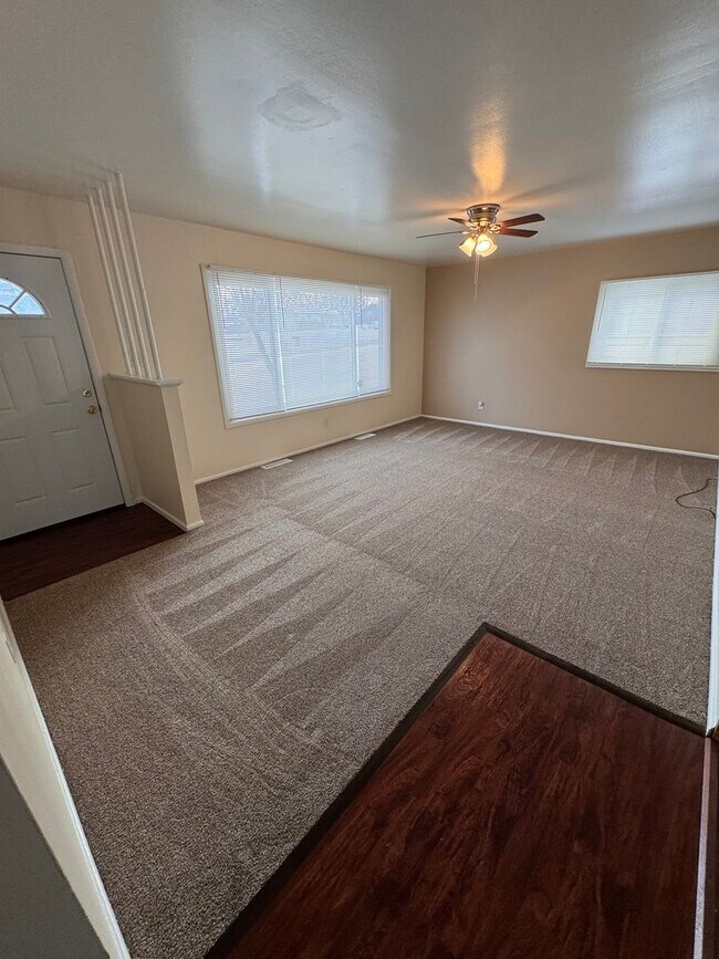 Building Photo - 3962 Lake Rd