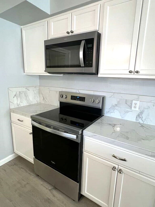 Building Photo - 3736 Orangerie Way