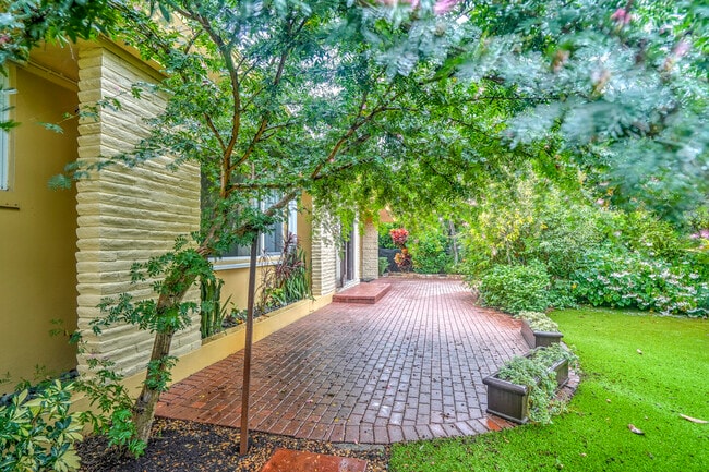 Building Photo - 216 32nd St