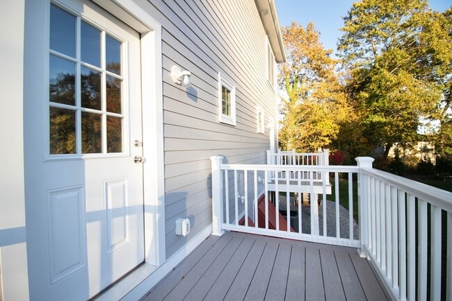 Building Photo - 5 W Chapel St