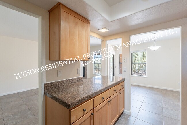 Building Photo - 6651 N Campbell Ave