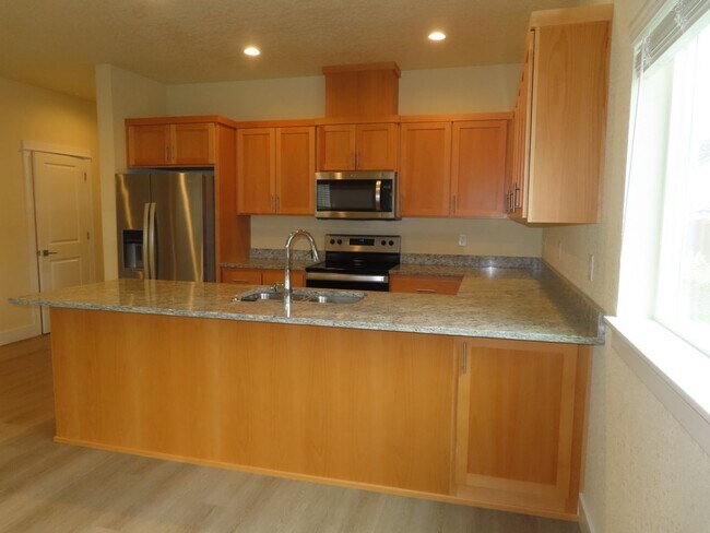 Building Photo - 2587Justine - FH