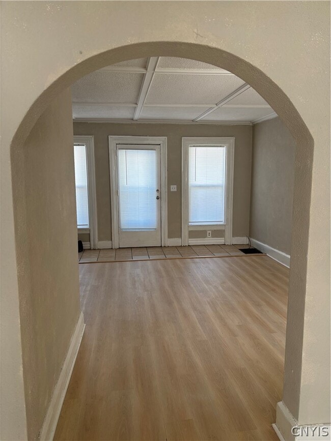 Building Photo - 108 Maple St