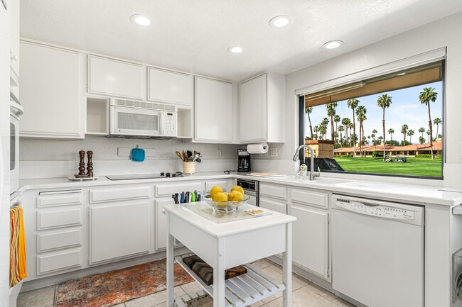 Building Photo - 39 Maximo Way