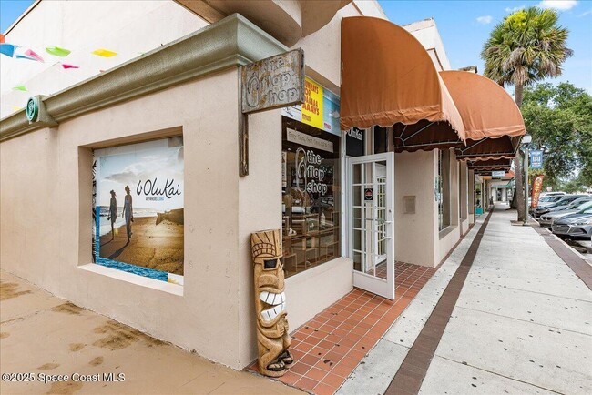 Building Photo - 637 E Lincoln Ave