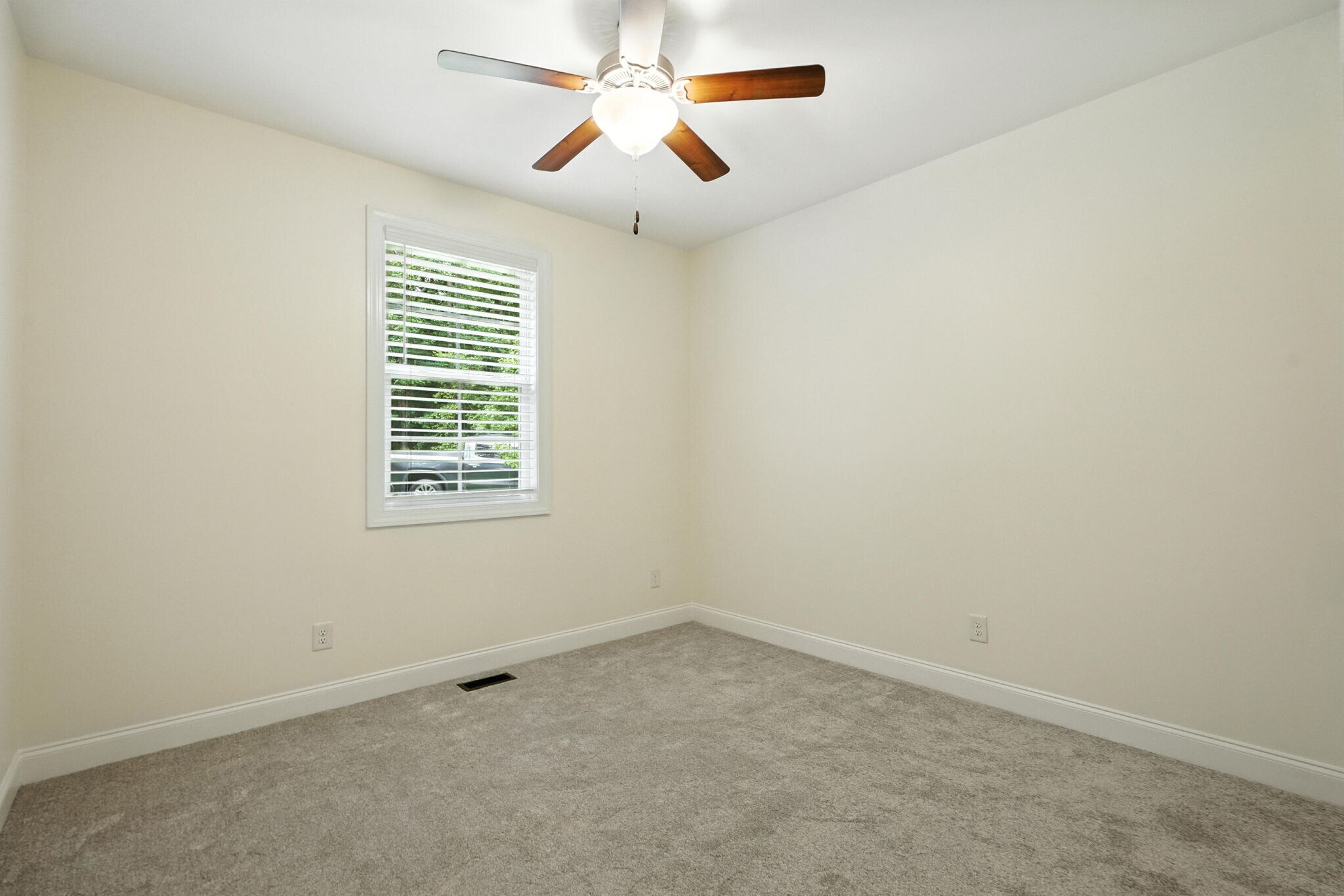 Building Photo - 1541 Louisiana Ln