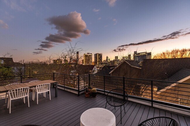 Building Photo - 1502 Waller St