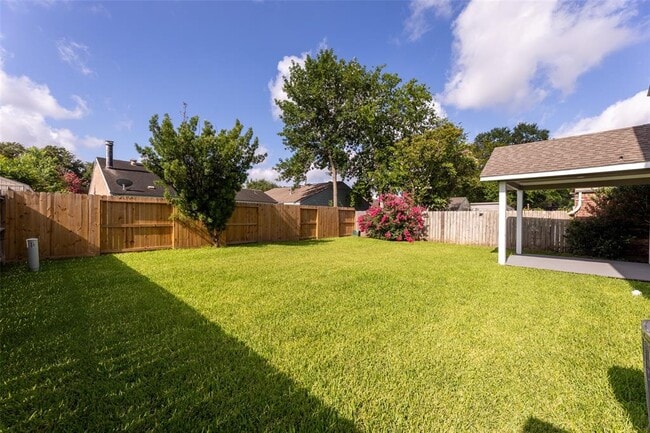 Building Photo - 11111 Midhurst Dr