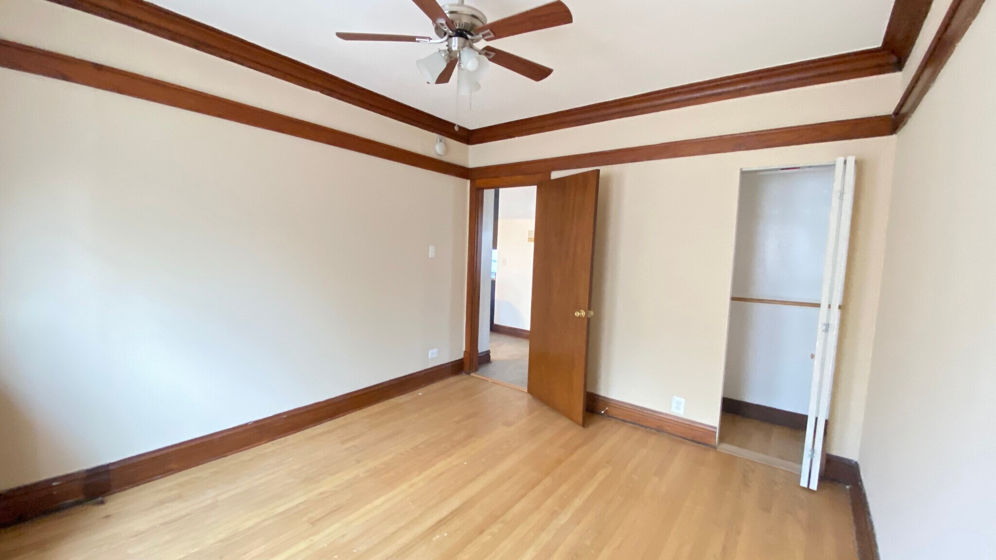 Building Photo - 4451 W Dickens Ave