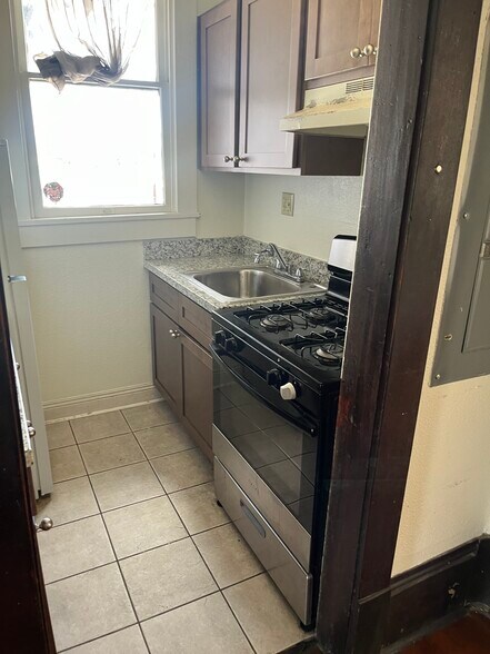 KITCHEN - 5010 Bienville St - WATER INCLUDED