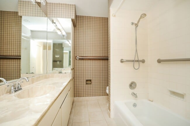 Building Photo - 7499 Brompton St