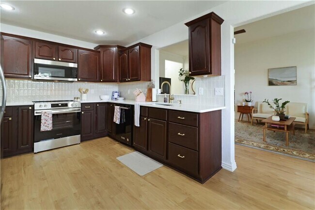 Building Photo - 3000 SW Wentworth Ave