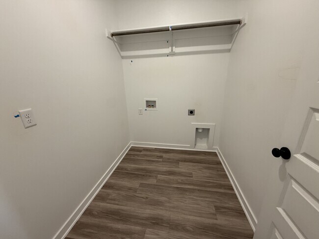 Building Photo - 416 Gosling Is