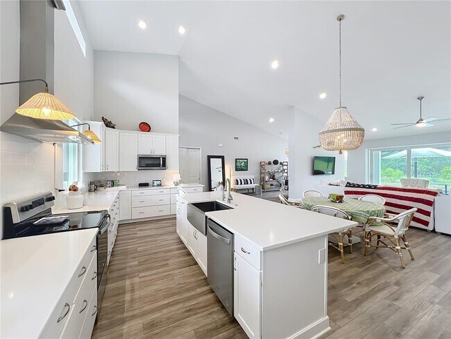 Building Photo - 10224 South Bay Lake Rd