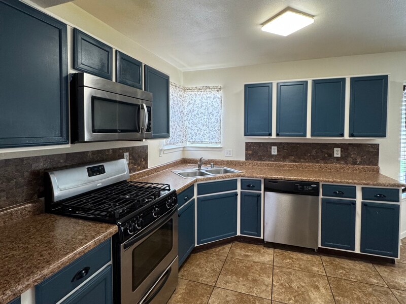 Building Photo - 13260 Emerald Creek Dr