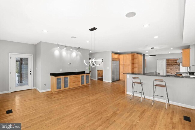 Building Photo - 19451 Youngs Cliff Rd