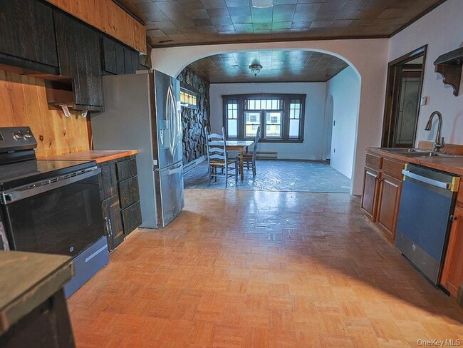 Building Photo - 378 Broadway