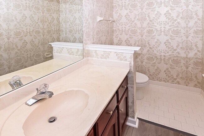 Building Photo - 10338 Ivy Laurel Cove