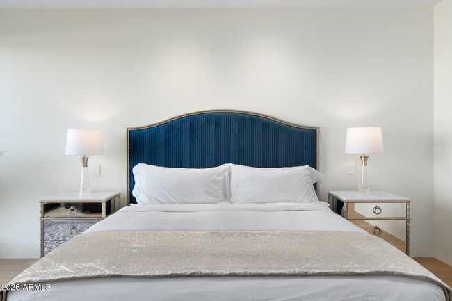 Building Photo - 6587 N Palmeraie Blvd