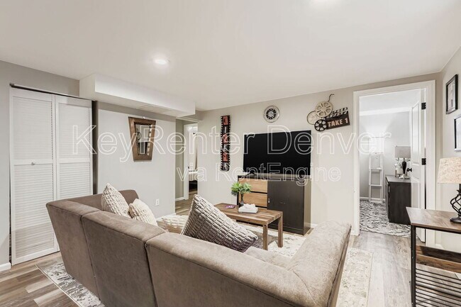 Building Photo - 5327 Independence St