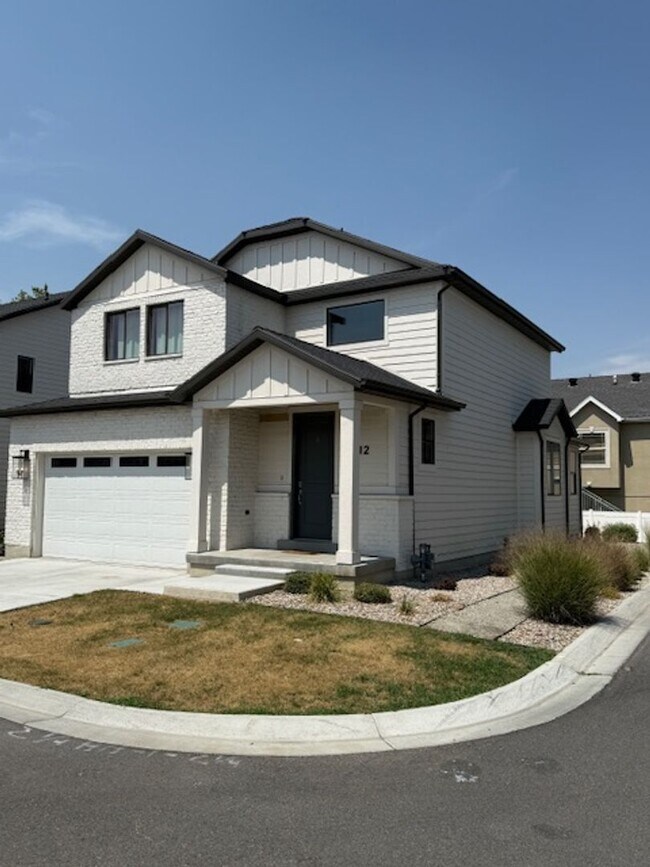 Building Photo - STUNNING Bountiful Home!!