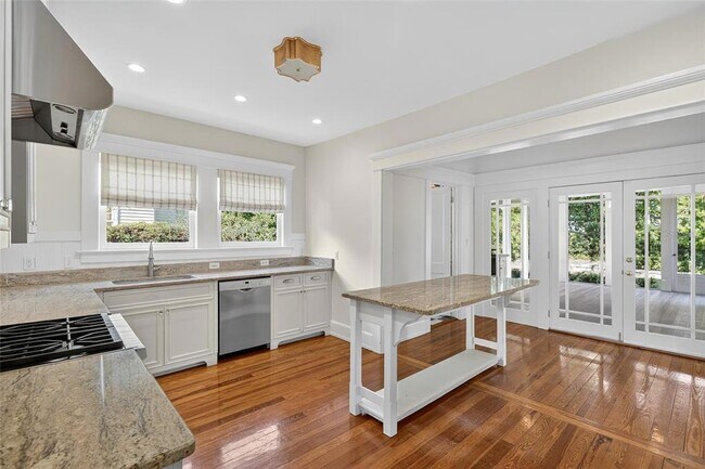 Building Photo - 3003 W Harbor View Ave