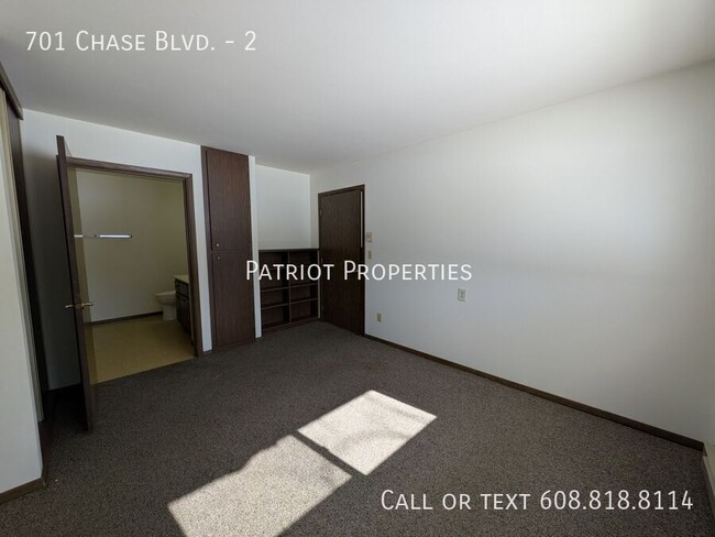 Building Photo - 1 bedroom/ 1 bath apartment in Sun Prairie...