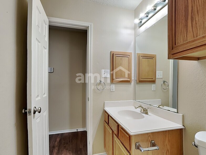 Building Photo - 223 Dartmouth Dr