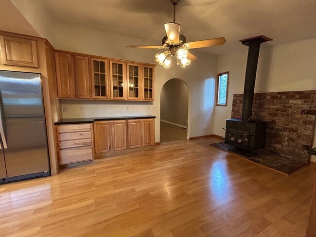 Building Photo - Spacious Home in Great Neighborhood off Tahoe Keys Blvd