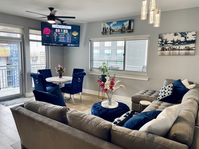 Living & Dining Area - 603 Davis St